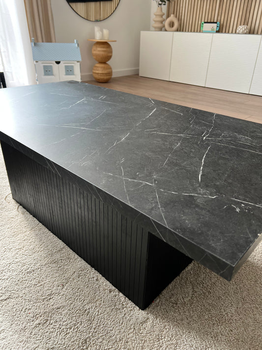 “Op aanvraag” black Marmer look salontafel.