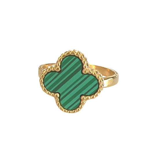 Goud met groen klaver ring.