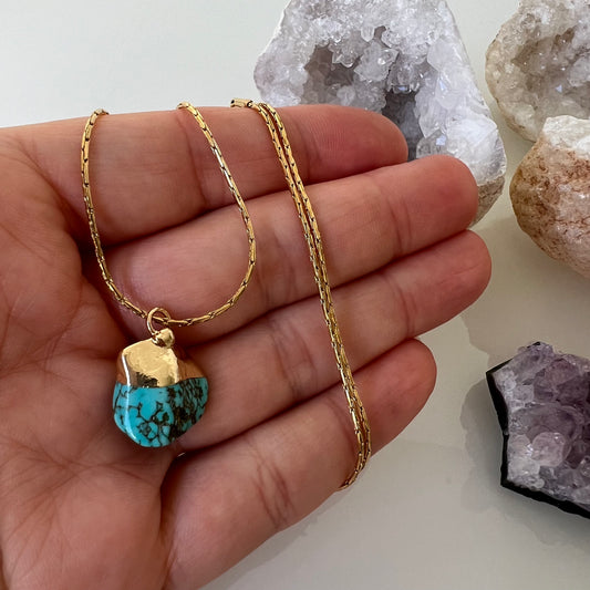 Turquoise stone ketting.